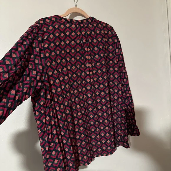 Terra & Sky Women's 1X Blouse Pink Geometric Design V-Neck Long Sleeve Button Up - Picture 6 of 11
